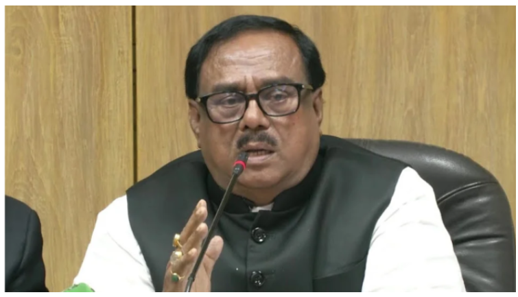 আল্লাহ নিজ হাতে গজব না ফেললে দেশে দুর্ভিক্ষ হবে না : খাদ্যমন্ত্রী
