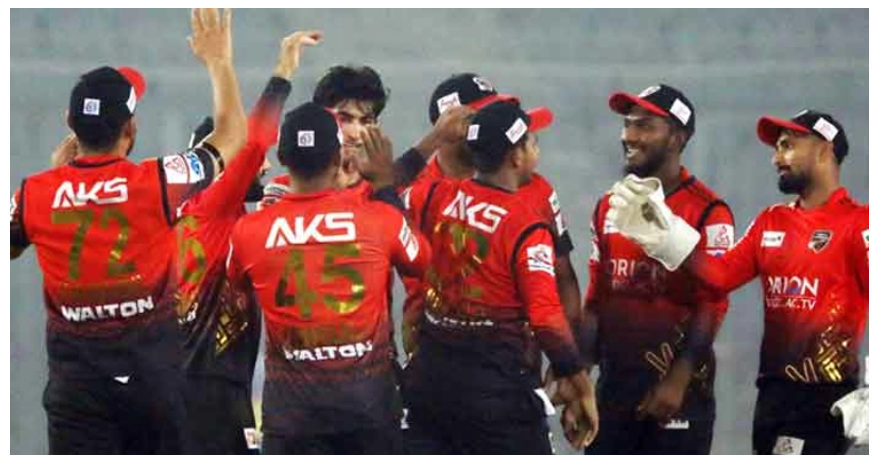 রুদ্ধশ্বাস ম্যাচে শেষ বলে খুলনাকে হারালো কুমিল্লা