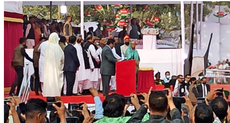 রাজশাহীর জনসভায় যোগ দিয়েছেন প্রধানমন্ত্রী