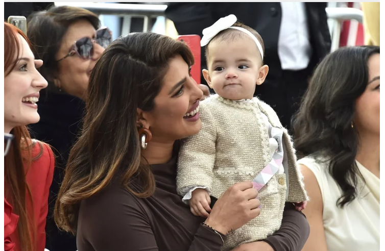 কন্যার চেহারা জনসম্মুখে আনলেন প্রিয়াঙ্কা