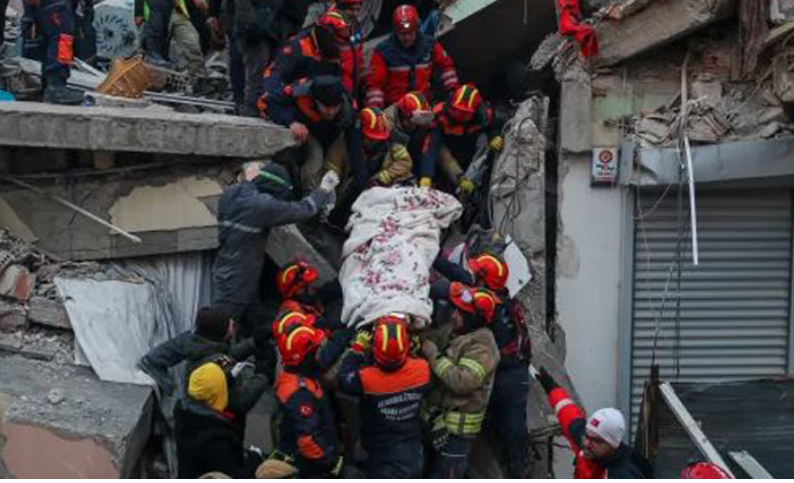 ১২৯ ঘণ্টা পর এক পরিবারের সবাইকে জীবিত উদ্ধার