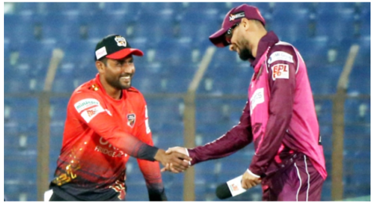 টস জিতে মাশরাফির সিলেটকে ব্যাটিংয়ে পাঠালো ইমরুলের কুমিল্লা