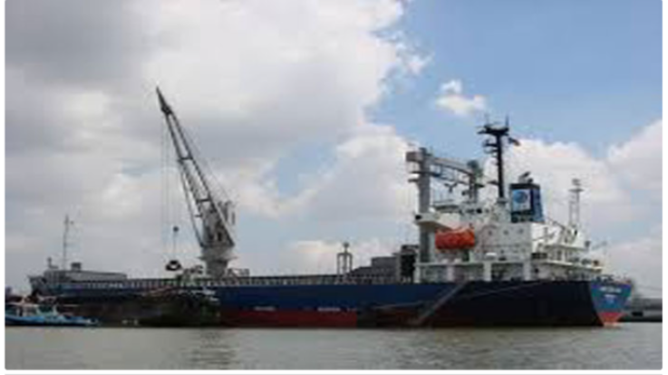 বঙ্গবন্ধু রেলসেতুর মালামাল নিয়ে মোংলায় বিদেশি জাহাজ