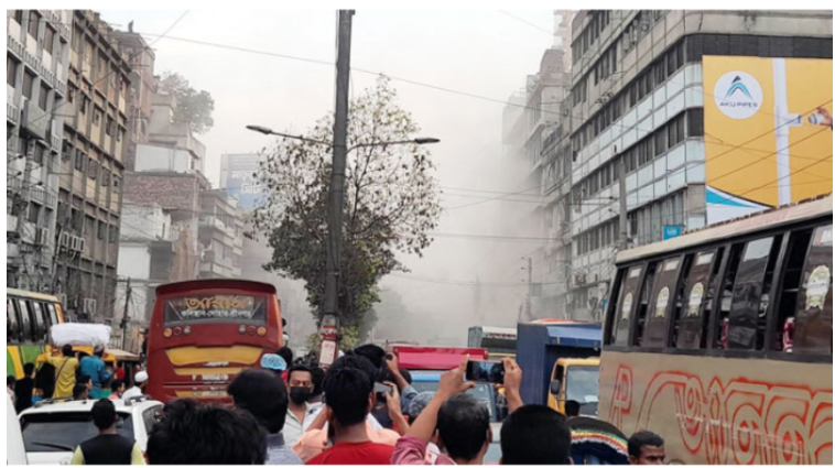 রাজধানীর গুলিস্তানে ভবনে বিস্ফোরণ, নিহত ২