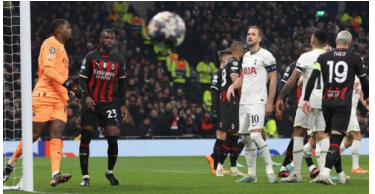 টটেনহ্যামকে বিদায় করে দিলো এসি মিলান