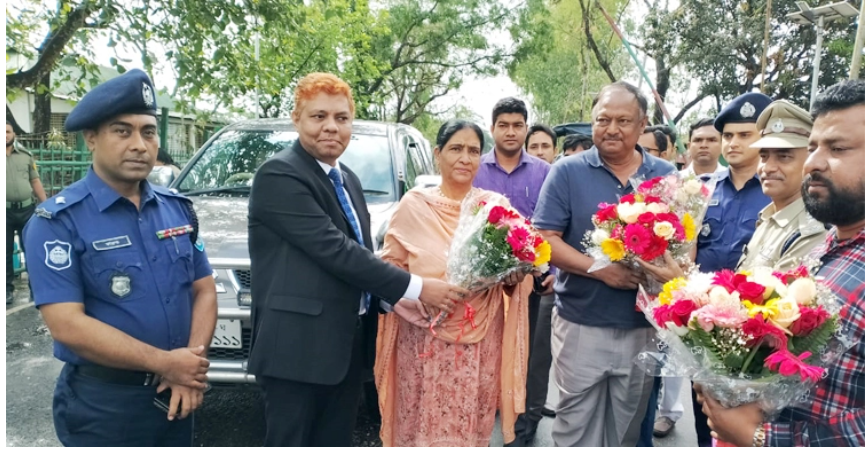 বুড়িমারী হয়ে ভারত-ভুটান সফরে গেলেন বাণিজ্যমন্ত্রী