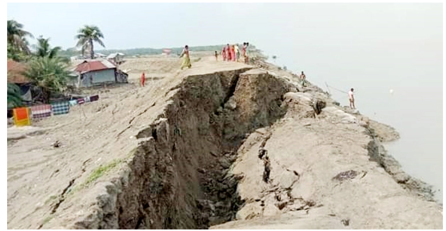 বরগুনায় বন্যা নিয়ন্ত্রণ বাঁধে ভাঙন, ঝুঁকিতে ১০ হাজার মানুষ