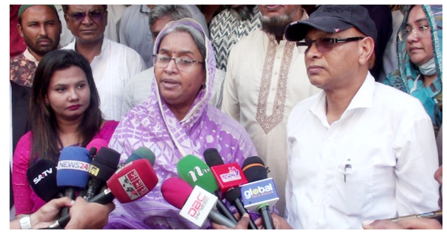 আওয়ামী লীগ আগুন দেয় না, নেভায়: শিক্ষামন্ত্রী