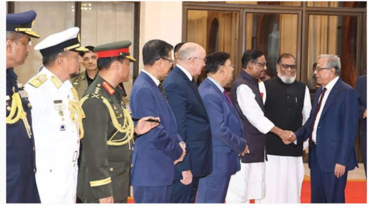 সিঙ্গাপুরে স্বাস্থ্য পরীক্ষা শেষে দেশে ফিরেছেন রাষ্ট্রপতি