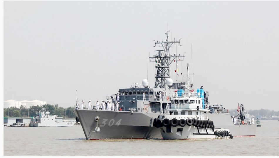 চট্টগ্রাম বন্দরে জাপানের দুই যুদ্ধজাহাজ