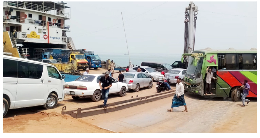 চাপ বাড়লেও ভোগান্তি নেই দৌলতদিয়ায়