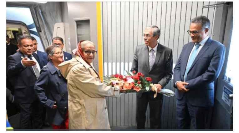 ৬ দিনের সফরে ওয়াশিংটন পৌঁছেছেন প্রধানমন্ত্রী