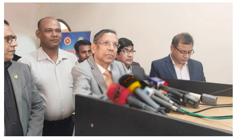 জামায়াতের বিচারে সরকারের আন্তরিকতার অভাব নেই : আইনমন্ত্রী