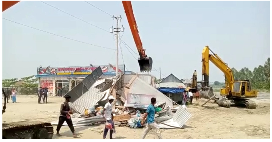 শিমুলিয়াঘাটে হোটেল-রেস্টুরেন্টসহ ৫১ স্থাপনা উচ্ছেদ