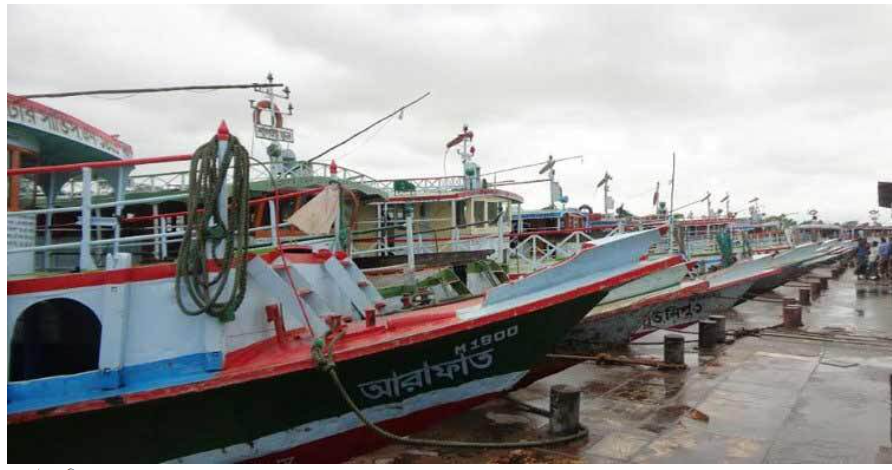 বৈরী আবহাওয়ায় দৌলতদিয়া-পাটুরিয়ায় লঞ্চ চলাচল বন্ধ