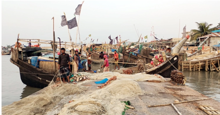 বছরে দু’বার নিষেধাজ্ঞায় অস্তিত্ব সংকটে সমুদ্রের জেলেরা