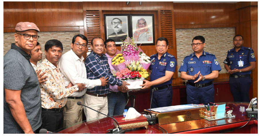 সাংবাদিকদের গঠনমূলক সমালোচনাকে স্বাগত জানাই: আইজিপি