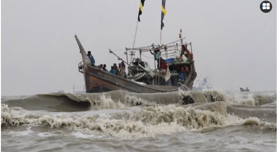 মেঘনায় তিন ট্রলার ডুবি, ২০ জেলে নিখোঁজ