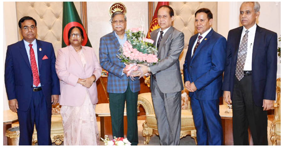 রাষ্ট্রপতির সঙ্গে সিইসি ও তিন কমিশনারের সাক্ষাৎ