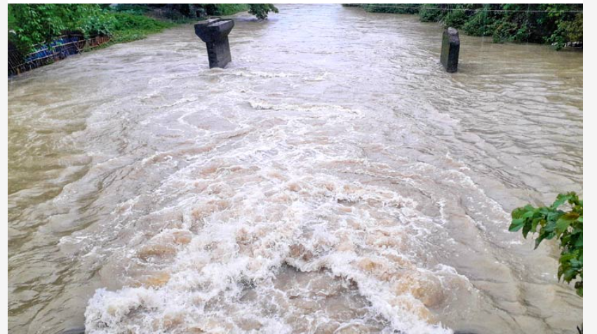 বানের জলে ভাসছে সুনামগঞ্জের নিম্নাঞ্চল