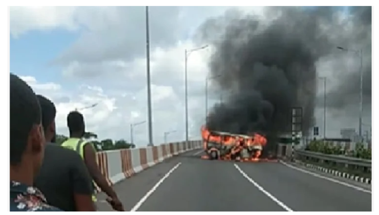 ভাঙ্গায় অ্যাম্বুলেন্সের সিলিন্ডার বিস্ফোরণ, নিহত ৭