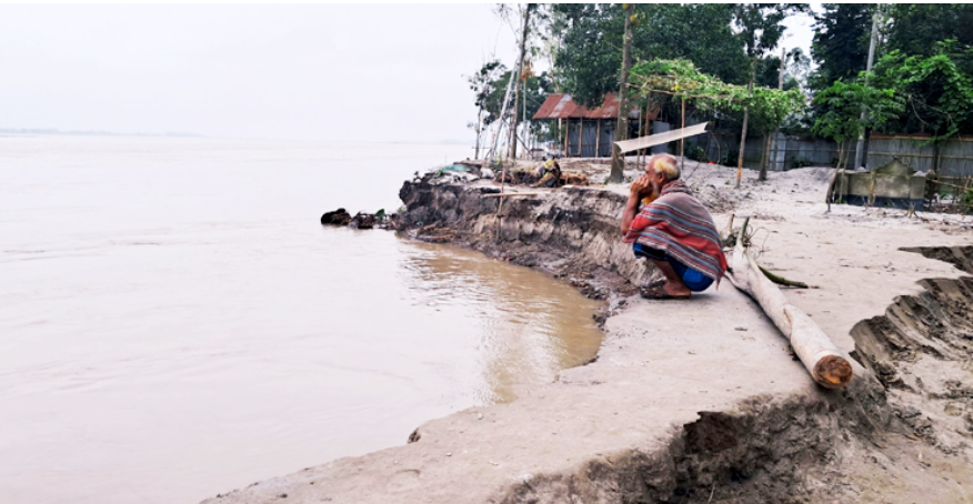 কুড়িগ্রাম নদীভাঙনের মুখে নির্মাণাধীন মুজিব কেল্লা