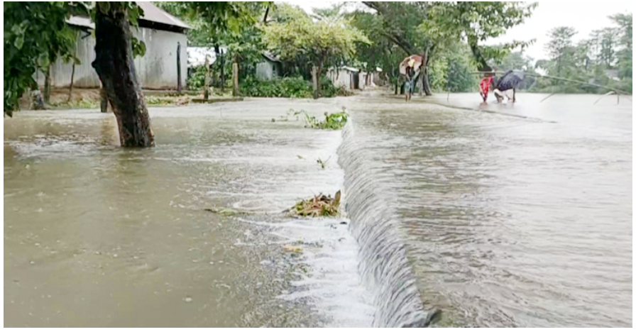 সুনামগঞ্জে বন্যা পরিস্থিতির উন্নতি, সংকট বিশুদ্ধ পানির
