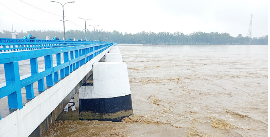 বিপৎসীমার ওপরে তিস্তার পানি, প্লাবিত হচ্ছে নতুন নতুন এলাকা
