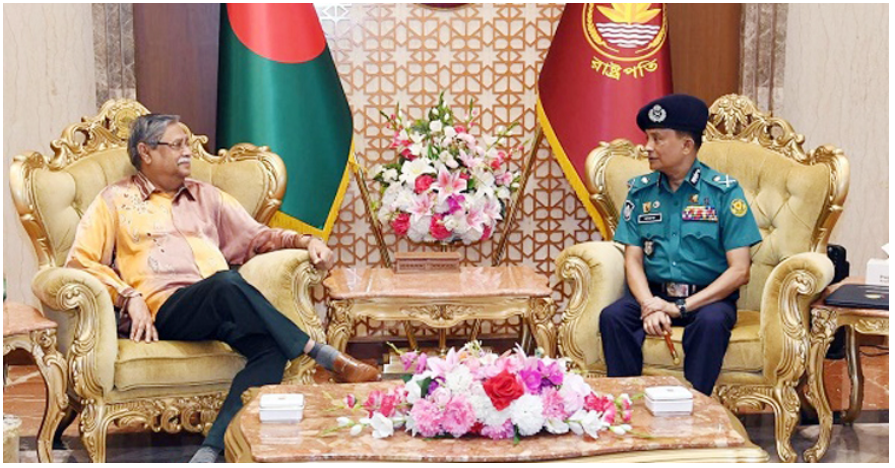 রাষ্ট্রপতির সঙ্গে ডিএমপি কমিশনারের সৌজন্য সাক্ষাৎ