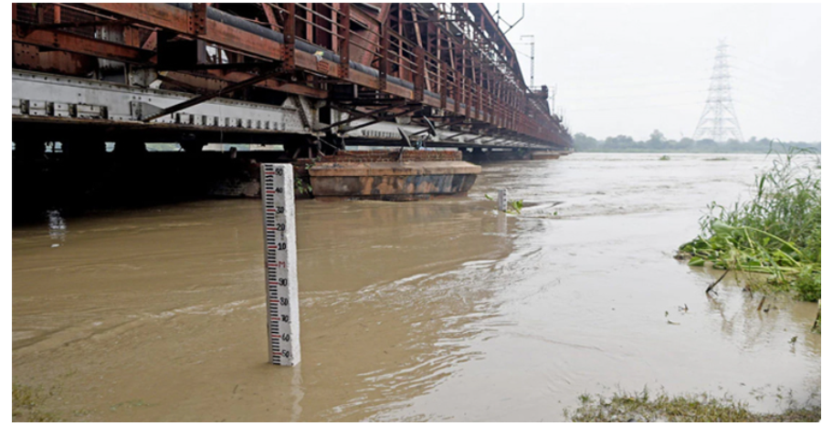 পানির নিচে দিল্লির নিম্নাঞ্চল, বিপৎসীমার ওপরে যমুনা