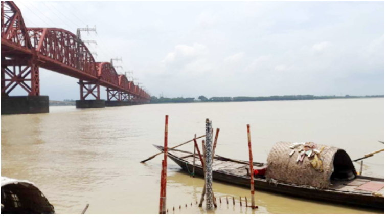 ঈশ্বরদীতে বেড়েই চলছে পদ্মার পানি, তলিয়ে যাচ্ছে ফসলি জমি