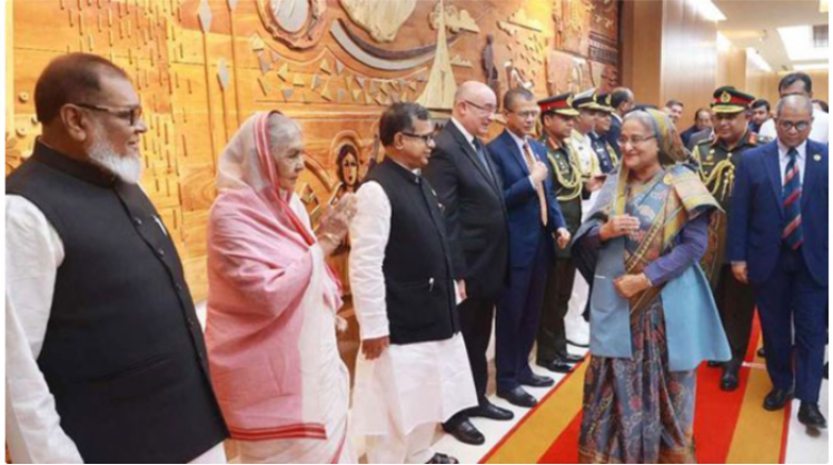 তিন দিনের সফরে ইতালির পথে প্রধানমন্ত্রী