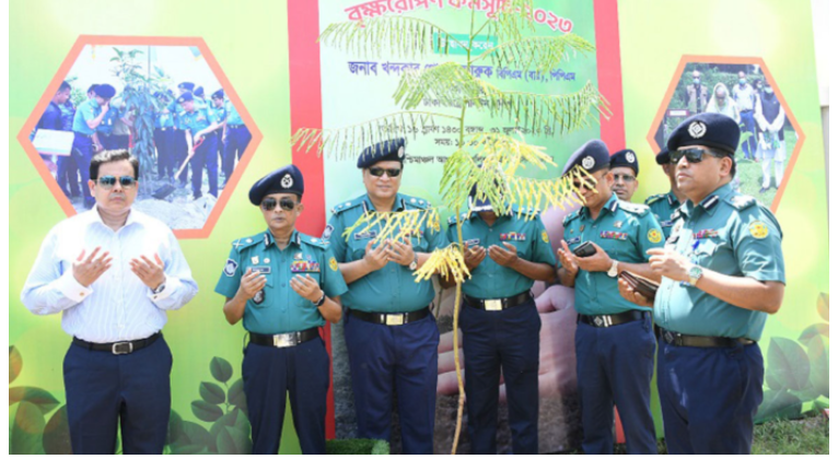 বাসযোগ্য পৃথিবী গড়তে বৃক্ষরোপণের বিকল্প নেই : ডিএমপি কমিশনার