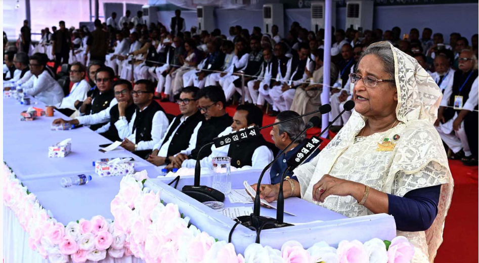 বিএনপি ক্ষমতায় থাকলে লুট করে, না থাকলে ধ্বংসযজ্ঞ চালায় : শেখ হাসিনা