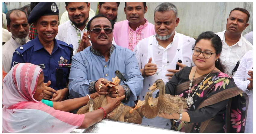 প্রধানমন্ত্রী ক্ষুদ্র নৃগোষ্ঠীকে স্বাবলম্বী করছেন: খাদ্যমন্ত্রী