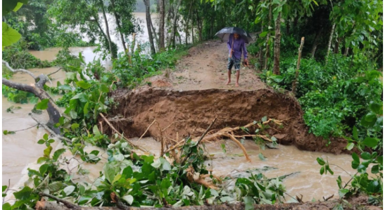 ফেনীতে মুহুরী নদীর বাঁধে ভাঙন, ৬ গ্রাম প্লাবিত