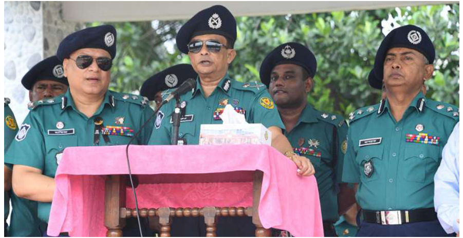 পুলিশ সদস্যদের ডিউটিতে ও রাত জেগে মোবাইল ফোন ব্যবহার করা যাবে না