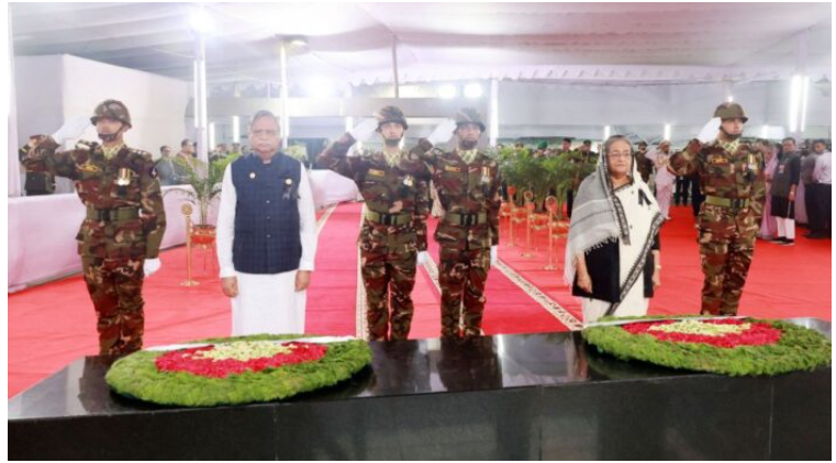 জাতির পিতার প্রতিকৃতিতে রাষ্ট্রপতি ও প্রধানমন্ত্রীর শ্রদ্ধা