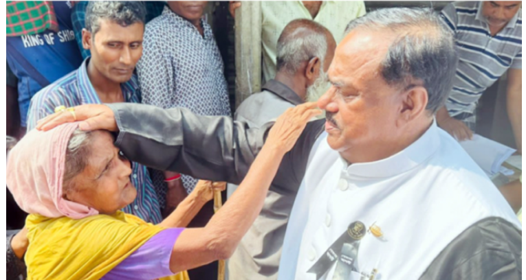 ‘এই মাসে ওএমএসে ৬০ কেজি করে চাল পাবেন কার্ডধারীরা’