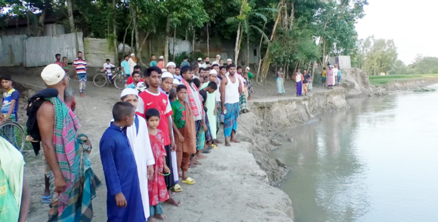 ‘ভাঙনের চিন্তায় ঘুমাইতেও ভয় করে’