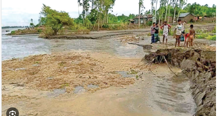 বাঁধ দিয়ে নদীর গতিপথ পরিবর্তন, ভোগান্তিতে ৮ গ্রামের মানুষ