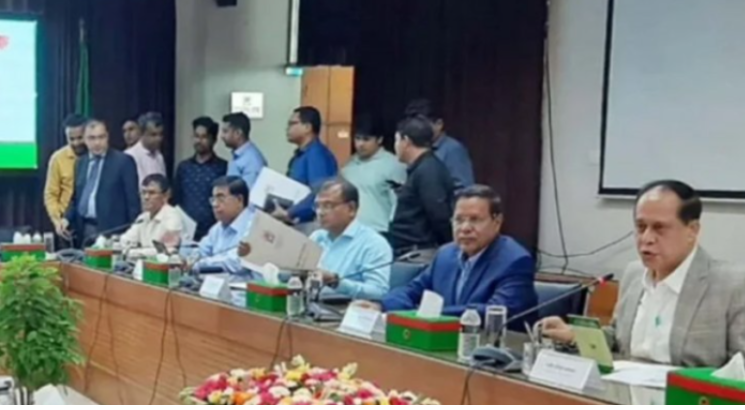 মাস্তান ও পেশিশক্তির কাছে প্রিসাইডিং অফিসার অসহায় : সিইসি