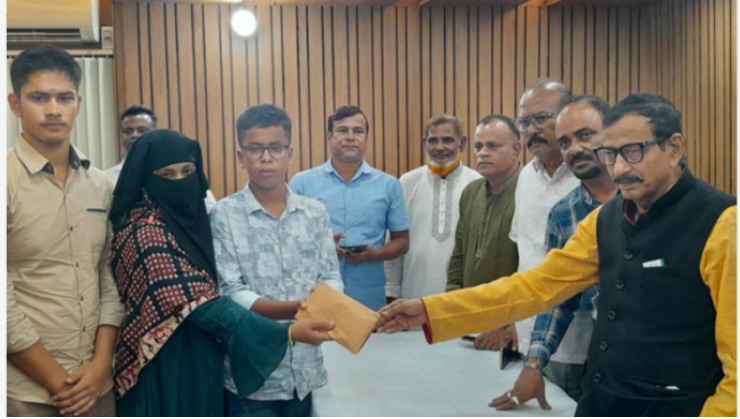 সাংবাদিক ইউনুসের পরিবারের পাশে সমাজকল্যাণমন্ত্রী