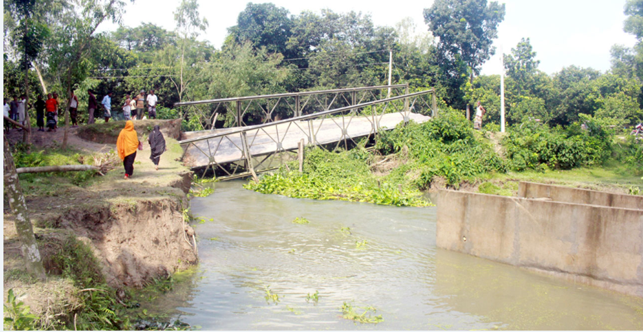 ভেঙে পড়েছে বেইলি ব্রিজ, ভোগান্তিতে ১০ গ্রামের মানুষ