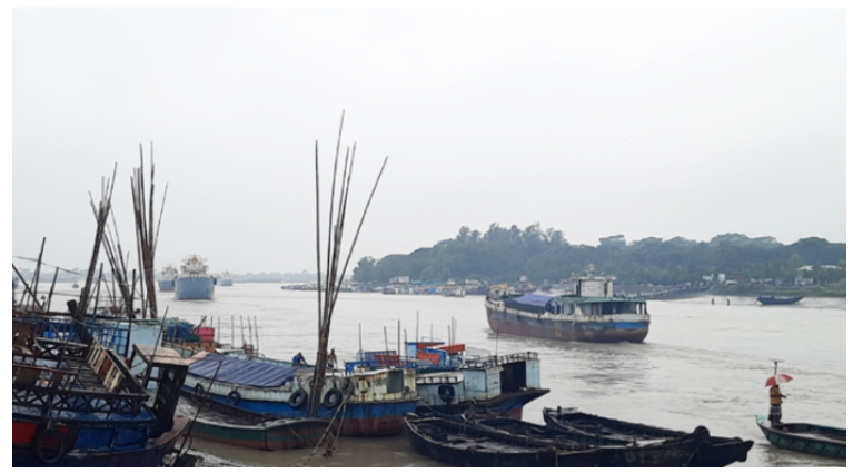 বঙ্গোপসাগরে লঘুচাপ বৃষ্টিতে বিপর্যস্ত জনজীবন, বন্ধ জাহাজের পণ্য ওঠানামাও