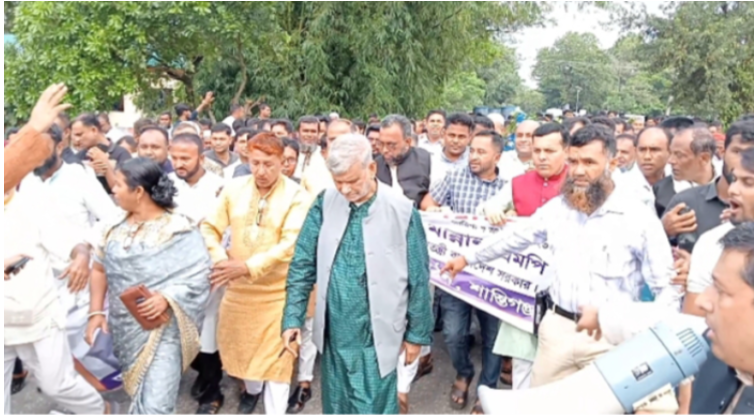 সরকার অর্থনৈতিক চাপে আছে, প্রধানমন্ত্রী স্বীকার করেছেন