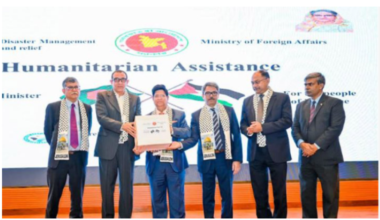 যুদ্ধবিধ্বস্ত গাজায় মানবিক সহায়তা দিচ্ছে বাংলাদেশ