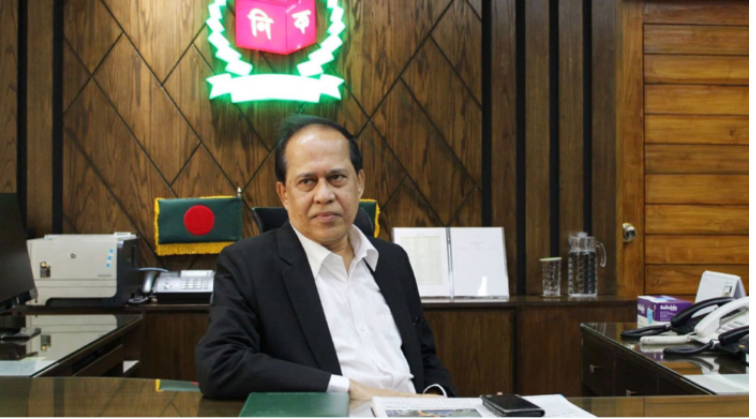 অপেক্ষা করবেন সিইসি