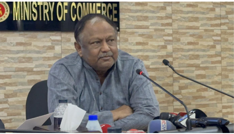 ‘আমার এলাকার মানুষ কষ্টে নেই, নারীরা তিনবার লিপস্টিক লাগাচ্ছে’