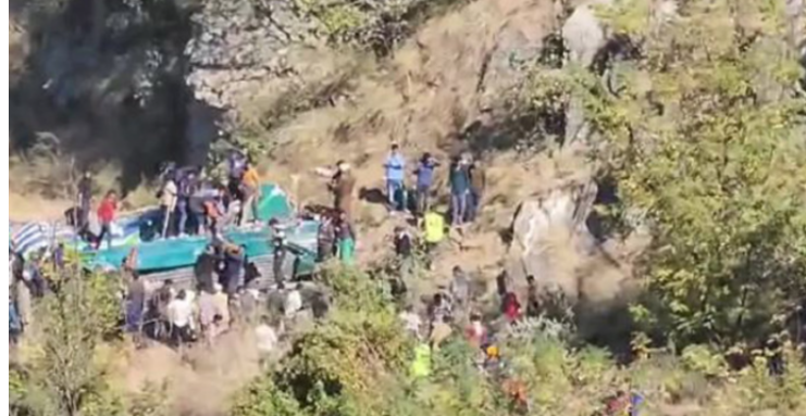 কাশ্মীরে বাস খাদে পড়ে নিহত ৩৬